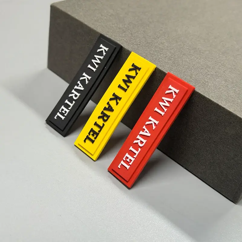 Produsen Label Karet Custom Minimal 100 pcs Logo Timbul untuk Apparel