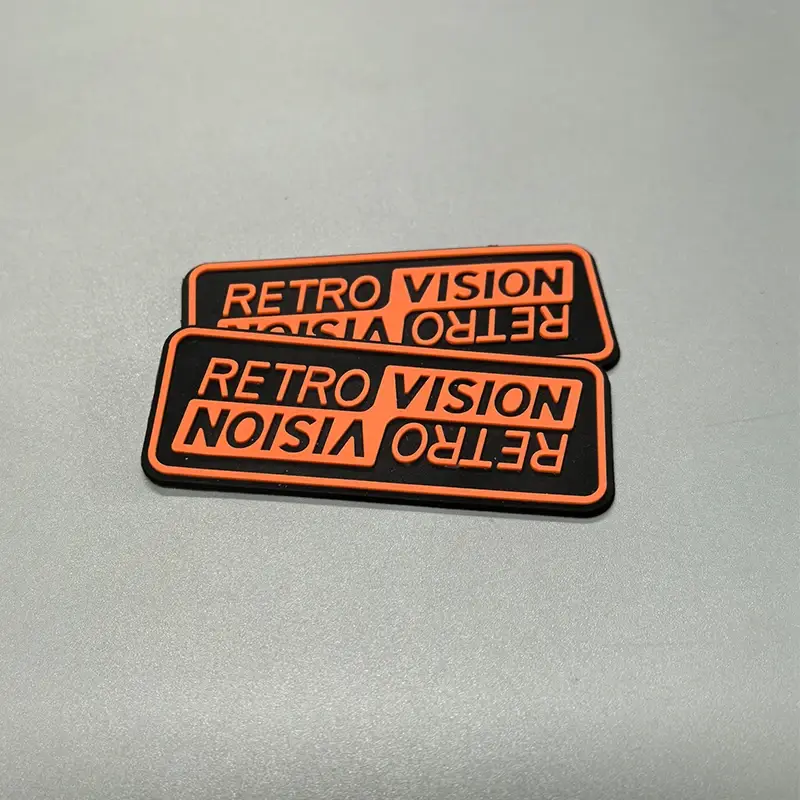 Produsen Label Karet Custom Minimal 100 pcs Logo Timbul untuk Apparel