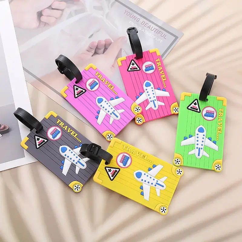 Bag tag karet custom dengan logo timbul, bahan lentur dan tahan lama. Cocok untuk label koper dan tas travel, souvenir promosi, serta kebutuhan branding.