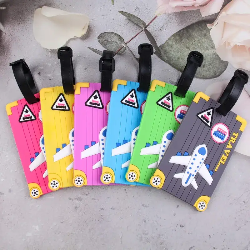 Bag tag karet custom dengan logo timbul, bahan lentur dan tahan lama. Cocok untuk label koper dan tas travel, souvenir promosi, serta kebutuhan branding.